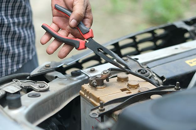 Domina la mecánica básica automotriz: 5 Tips que debes saber.