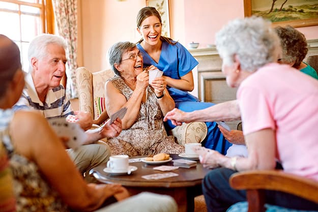 cuidado integral, adulto mayor, curso, valoración y desafíos geriátricos